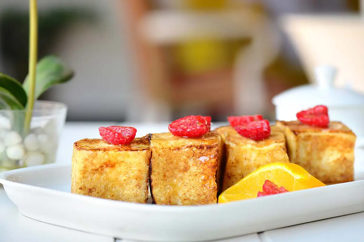 French toast bites with raspberries — brunch photography Dubai