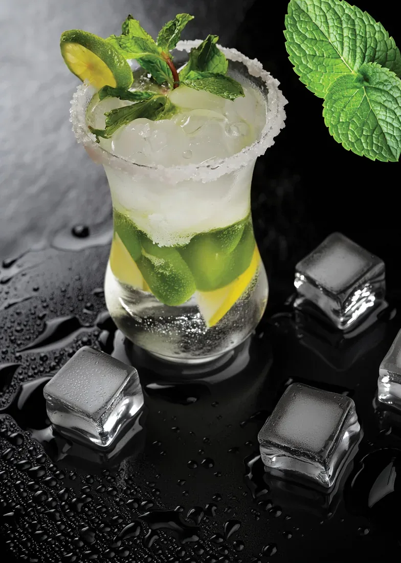 Mint and lime mojito with sugar rim and ice cubes — Dubai food photographer